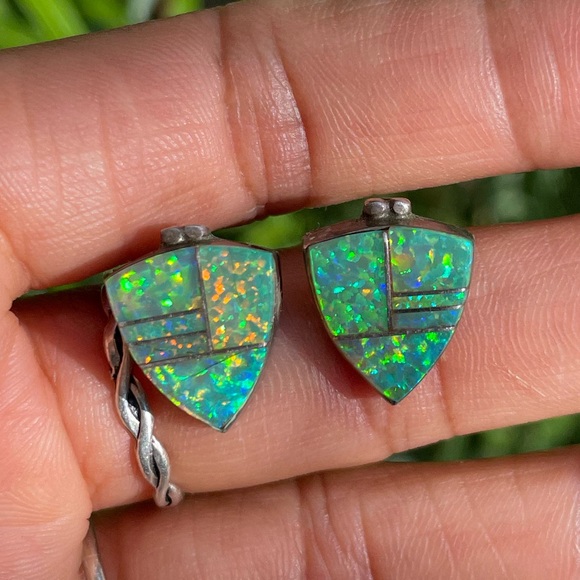 Kay Johnson stamped artisan 925 sterling flashy green opal shield earrings - Picture 3 of 17